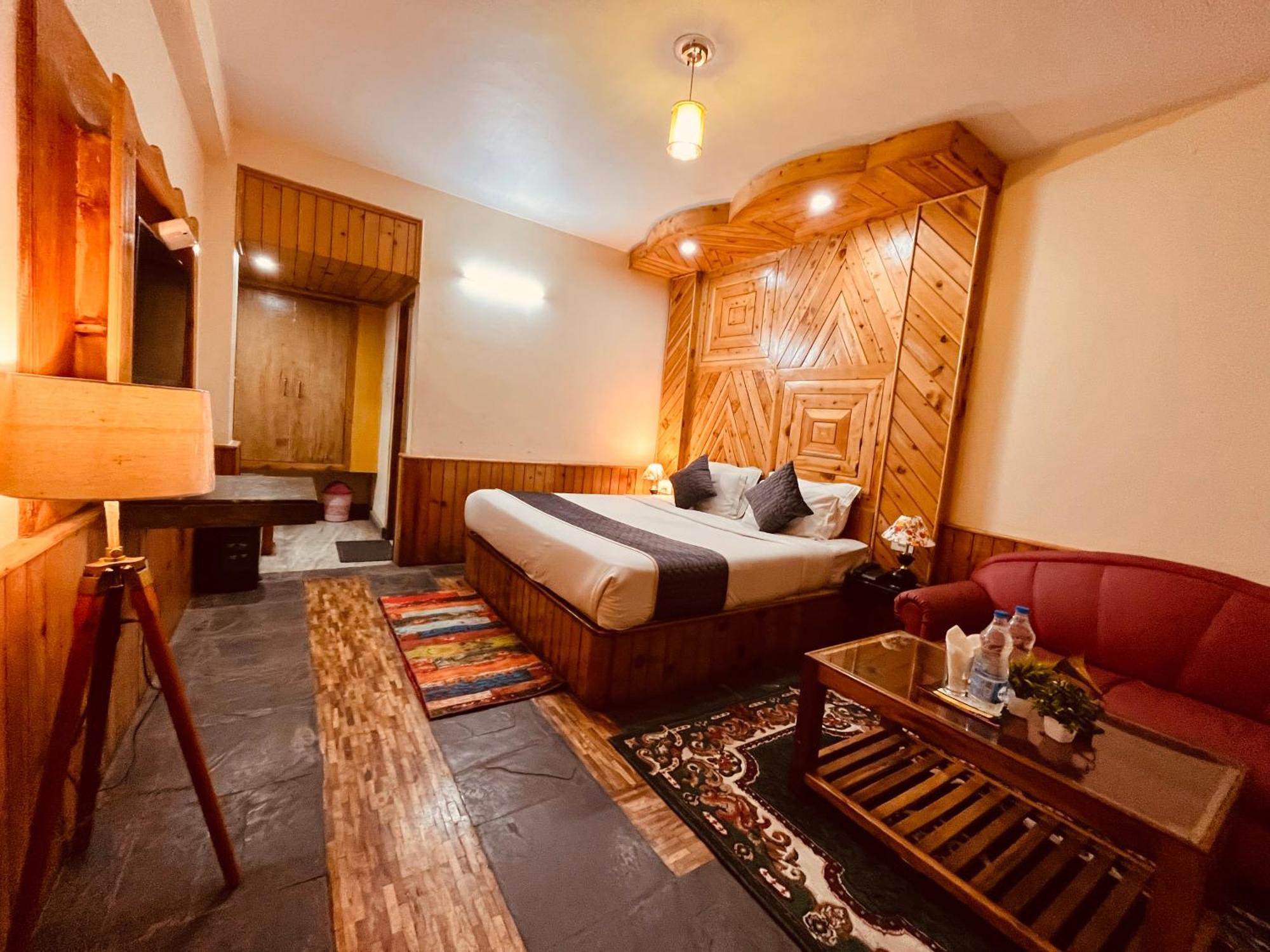 Snow Clad Riverview Hotel & Resort, Manali Екстериор снимка