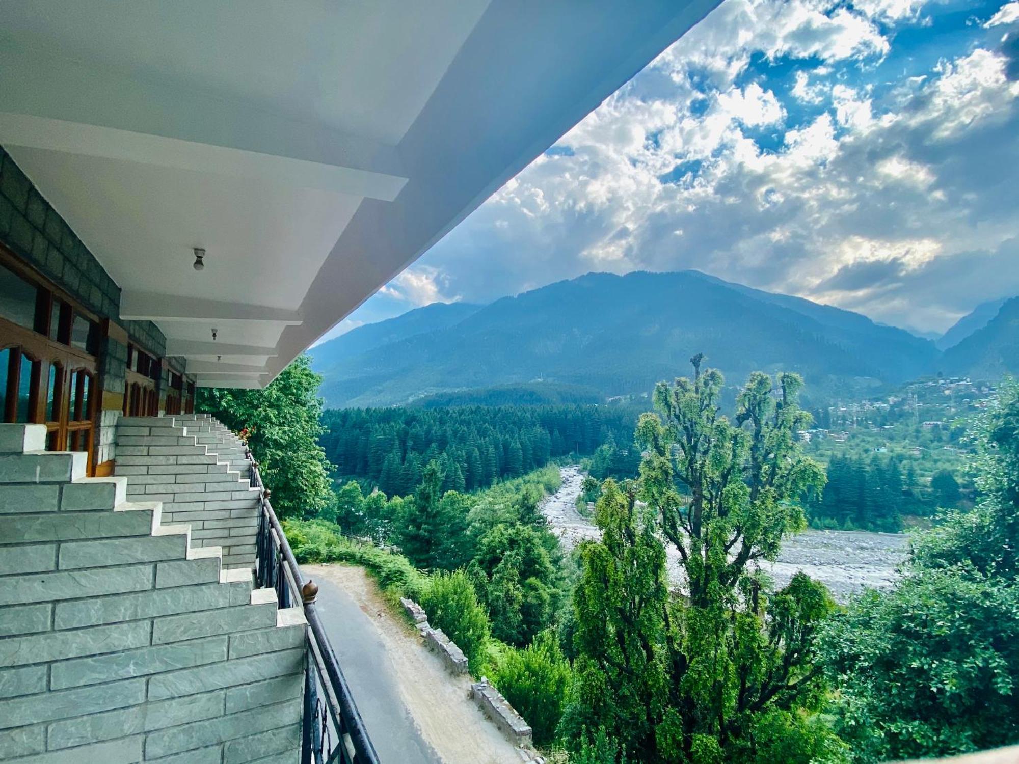 Snow Clad Riverview Hotel & Resort, Manali Екстериор снимка