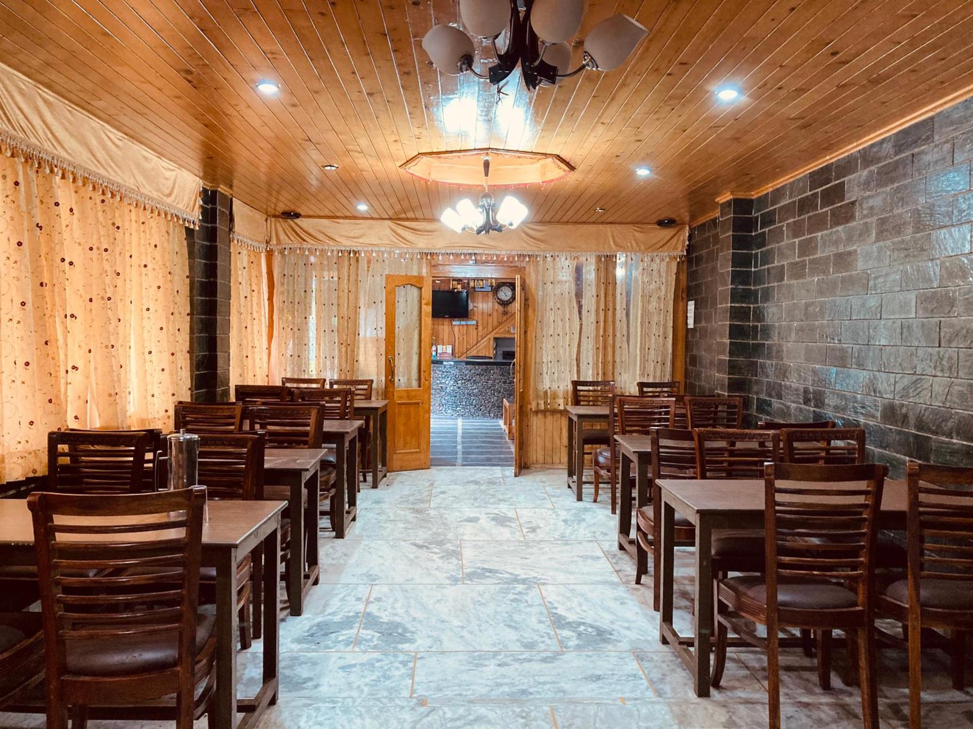 Snow Clad Riverview Hotel & Resort, Manali Екстериор снимка